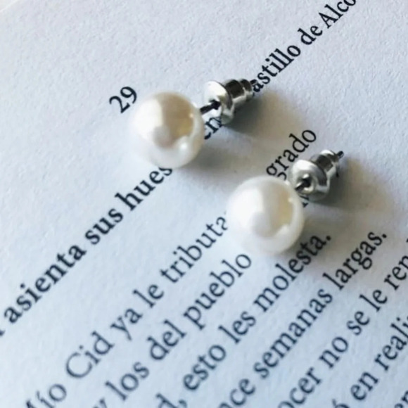 12mm Acrylic pearl ball stud earrings - Picture 1 of 1